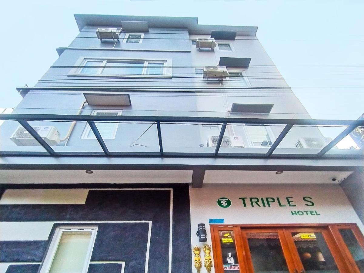Oyo 91686 Triple S Hotel Malioboro Yogyakarta Exterior foto