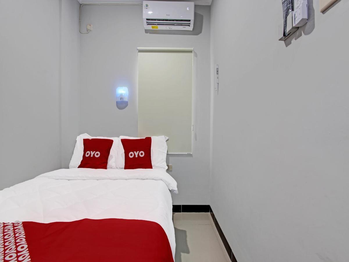 Oyo 91686 Triple S Hotel Malioboro Yogyakarta Exterior foto
