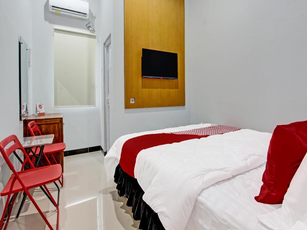 Oyo 91686 Triple S Hotel Malioboro Yogyakarta Exterior foto